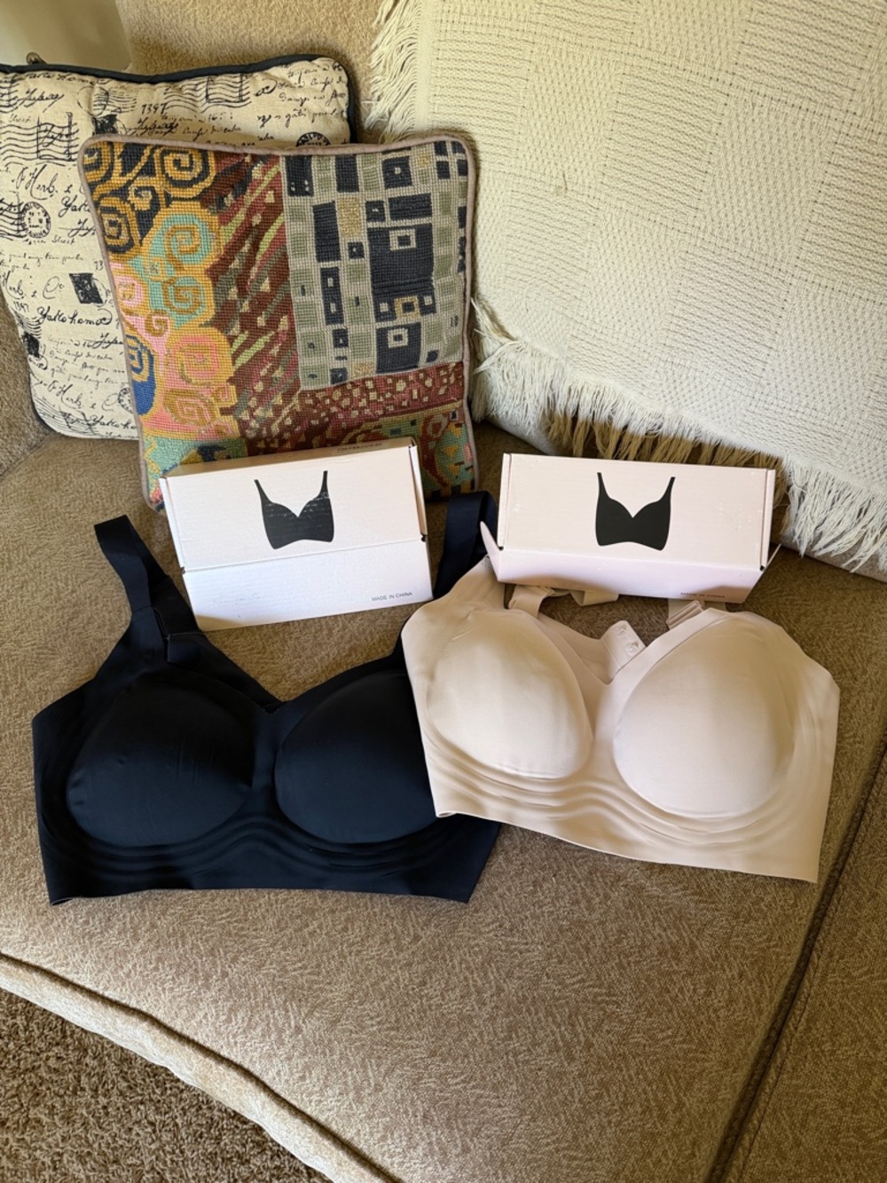 Amazon Seamless Wireless Molded Cup Bra - Black & Nude